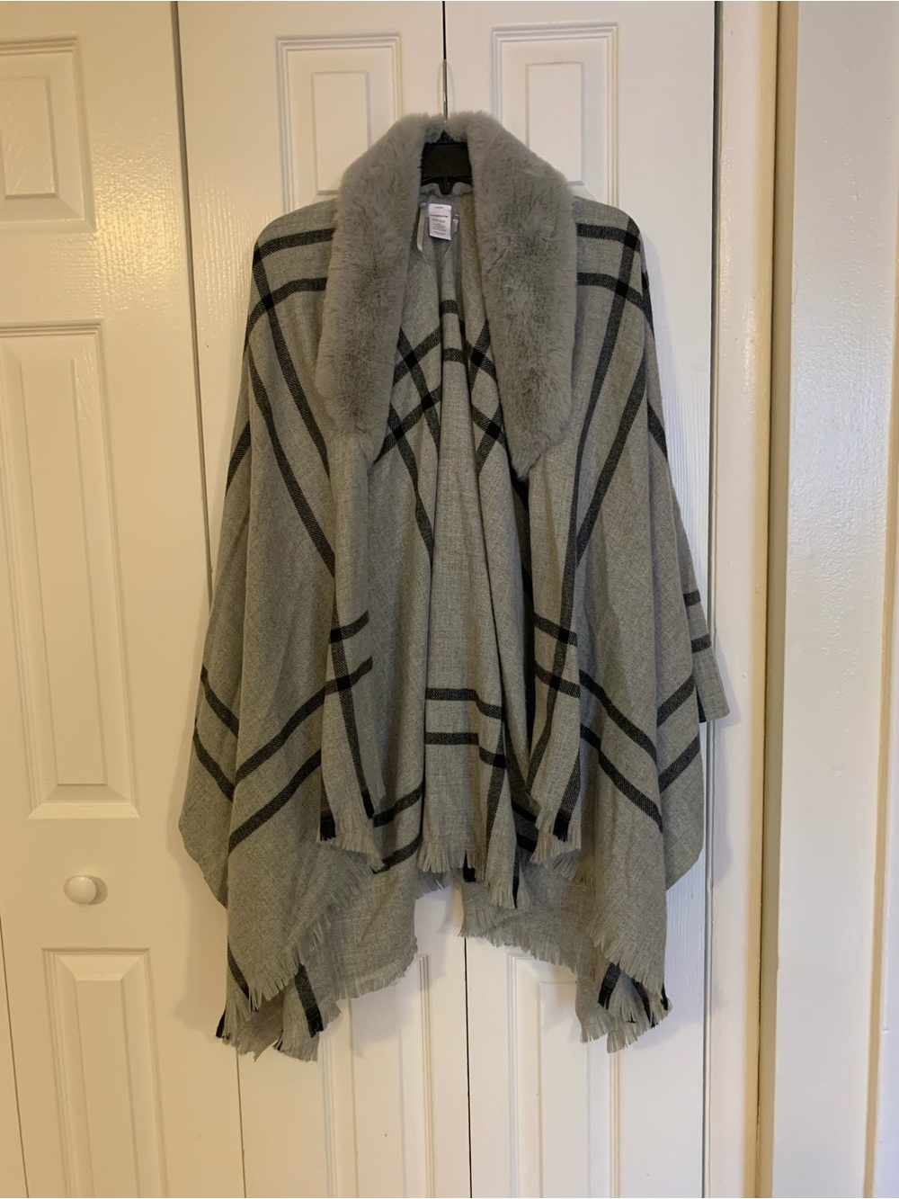 Liz Claiborne Gray Plaid Faux-Fur Trim Wrap